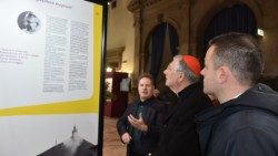 Il patriarca di Venezia, monsignor Moraglia, inaugura la mostra dedicata al beato Luciani
