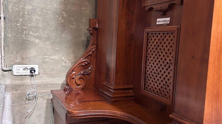 El cargador de bater&iacute;a en la bas&iacute;lica