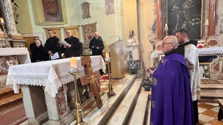 Večernja u crkvi sv. Lovre (Foto: Šibenska biskupija)