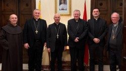 Ipeshkvijtë e Kishës Katolike të Shqipërisë në rezidencën e Nunciaturës Apostolike në Tiranë me Shkëlqesinë e Tij Imzot Mirosław Adamczyk