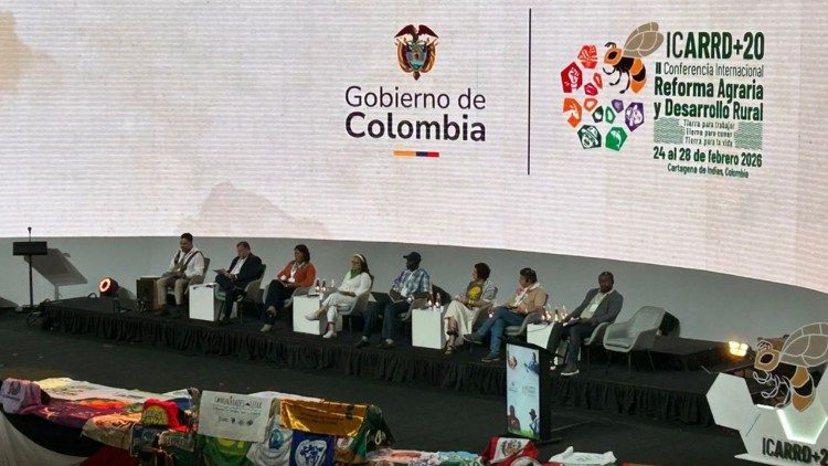 En el caso colombiano, la relación entre tierra y conflicto armado atraviesa buena parte del debate.