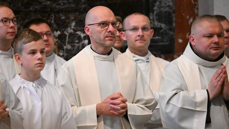 Dzisiejszą Eucharystię koncelebrowało ok. 120 kapłan&oacute;w