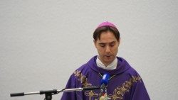 Zagrebački pomoćni biskup Marko Kovač propovijeda na misi za mir (Foto: Mihael Varenica)