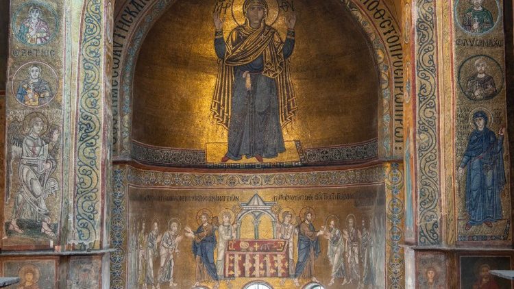 L’icona della “Oranta” nella cattedrale storica di Santa Sofia a Kyiv, un mosaico dell’XI secolo.