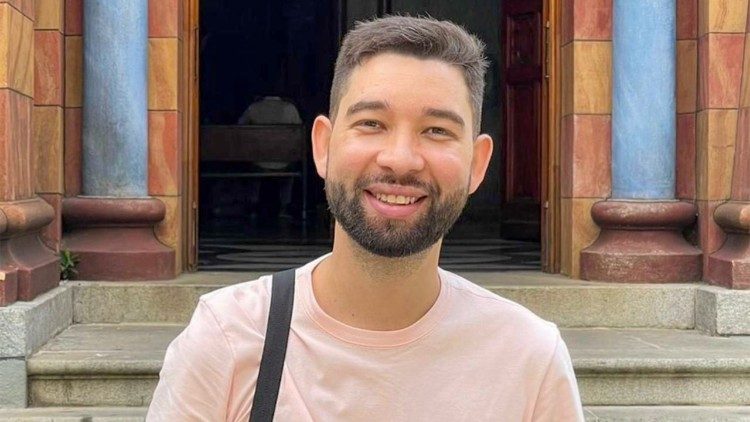 Ronnaldh Oliveira: Jornalista e mission&aacute;rio, acompanha jovens onde eles est&atilde;o, unindo f&eacute; e presen&ccedil;a digital.