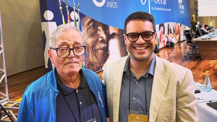 O Pe. Weber e o maestro Delphim em foto de arquivo