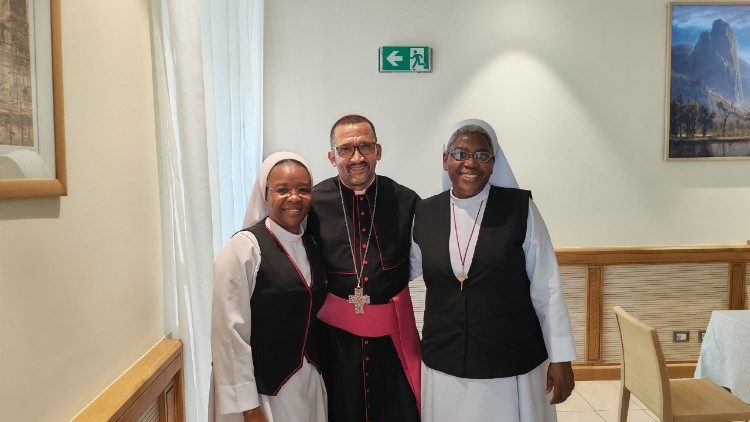 Archbishop Sithembele Sipuka with two Precious Blood Sisters at the event