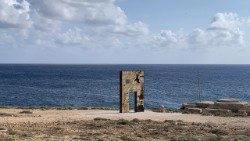 La Porte de l'Europe, l'un des lieux emblématiques de Lampedusa où le Pape Léon XIV se rendra lors de sa visite,