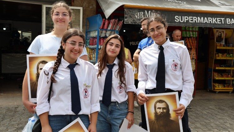 Des &eacute;tudiants participent &agrave; la marche   (&copy; Monast&egrave;re de Kfifan/Antonio El Helou/Georges Mourad)