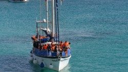 A migrant boat arrives in Lampedusa (file photo)