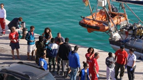 Papież pojedzie spotkać migrant&oacute;w