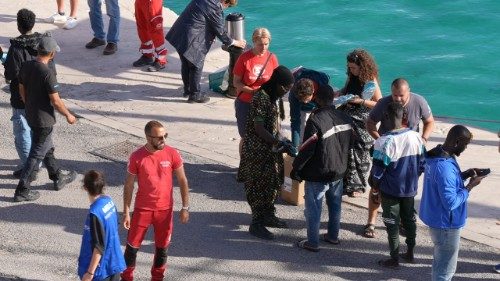 Lampedusa, la storia di Seck: da scafista a mediatore culturale