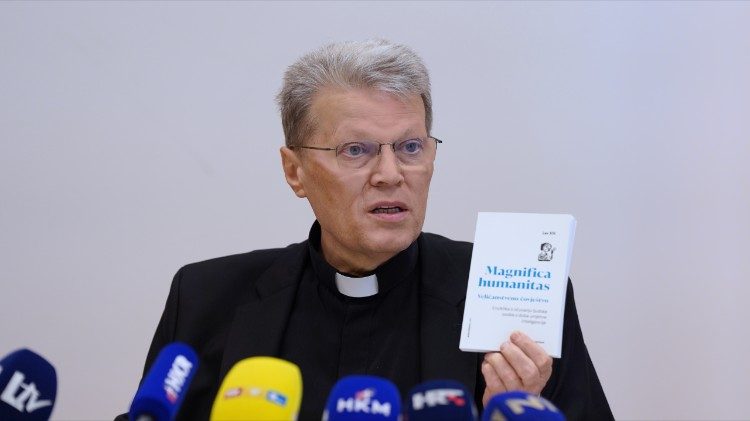 Nadbiskup Đuro Hranić na predstavljanju hrvatskog prijevoda Enciklike Magnifica humanitas (Foto: Eva Leš)