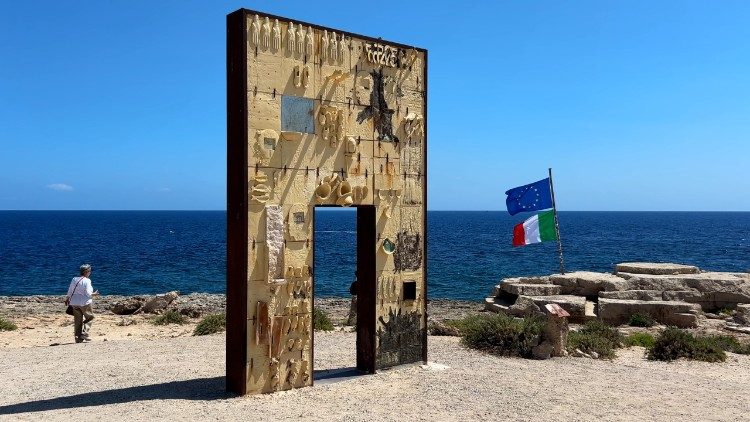 A Porta da Europa, local de etapa da visita do Papa Le&atilde;o XIV