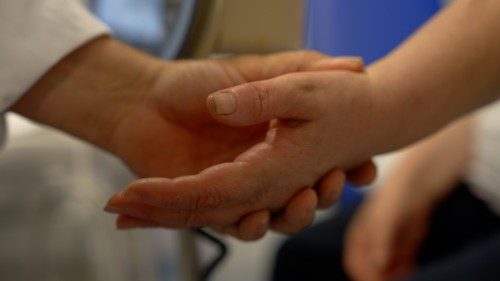 Emergenza caldo, la Farmacia Vaticana in prima linea nella cura dei pi&ugrave; fragili 