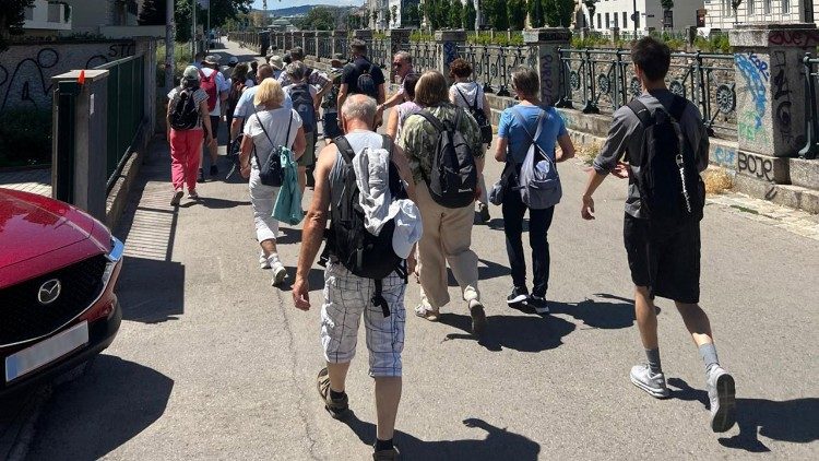 Pielgrzymom towarzyszy intencja o powołania (&copy; archiwum bp. Szymona Stułkowskiego)