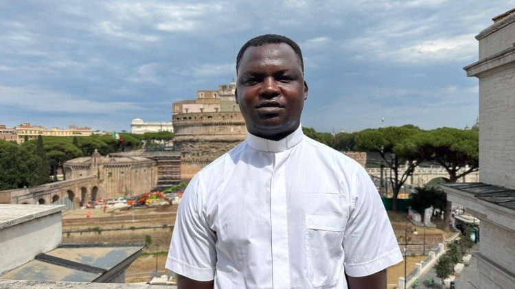 Le p&egrave;re camerounais Joseph Hoina, lors de son passage &agrave; Rome.