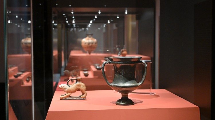 Allestimento della mostra "Il ritorno degli dei" a Villa Giulia. 