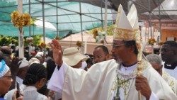 Cabo Verde - Dom Teodoro Tavareves - Ordenação sacerdotal de Emanuel da Costa