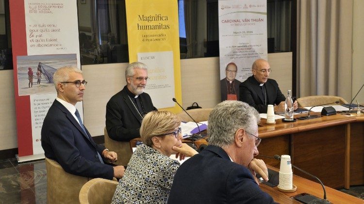 L'arcivescovo Luis Mar&iacute;n de San Mart&iacute;n, prefetto del Dicastero per il Servizio della Carit&agrave; 
