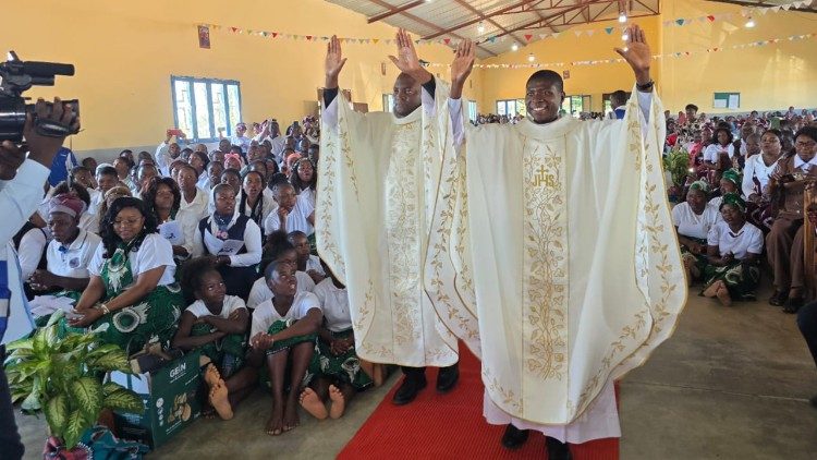 Os dois novos sacerdotes da Arquidiocese de Nampula