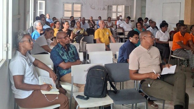 A reuni&atilde;o dos membros da Comunidade Emanuel