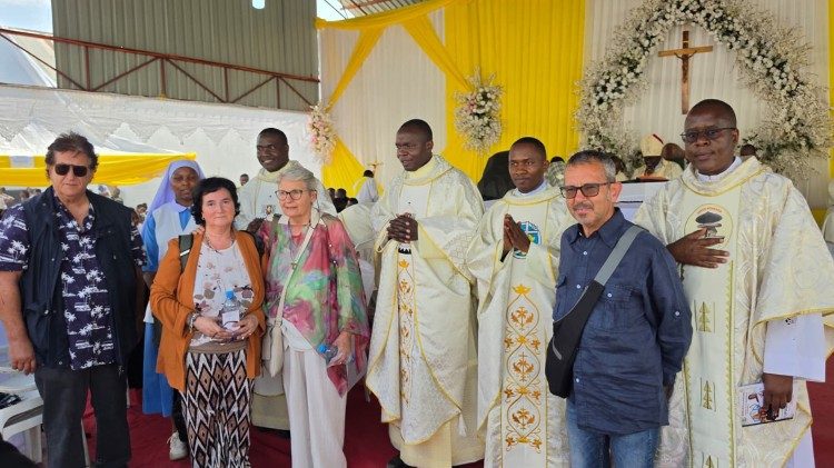 Wageni waalikwa waliohudhuria Ibada ya Upadrisho