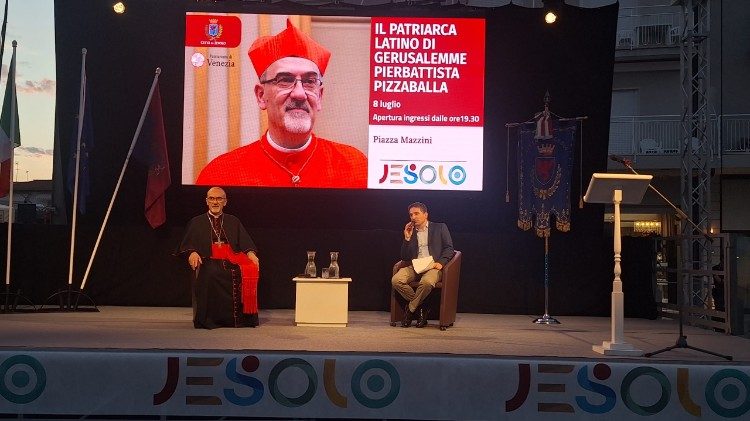 Il cardinale Pizzaballa nell'incontro pubblico a Jesolo