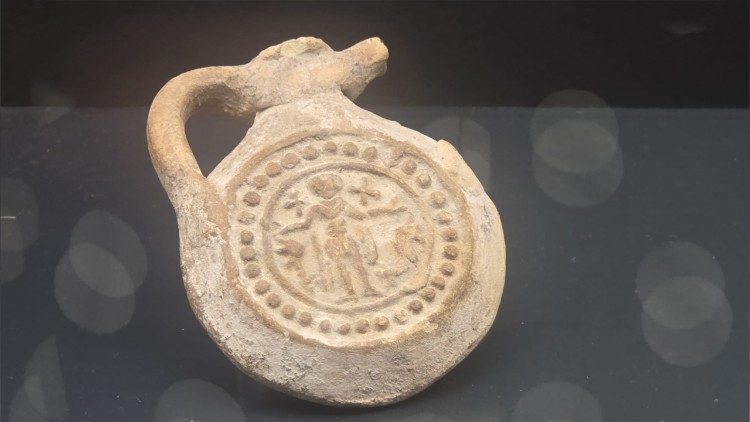 Ampolla di santa Mena in terracotta, recupero Comando Carabinieri TPC, VII sec. d.C.