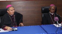 Dom Inácio Saúre (D) e Dom João Carlos (E) - Presidente e Vice-Presidente da CEM (Moçambique)