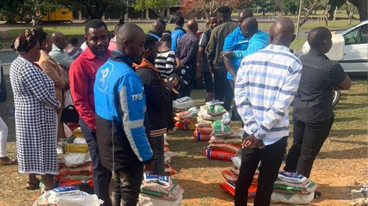 Distribui&ccedil;&atilde;o de apoios aos migrantes na Arquidiocese de Durban (&Aacute;frica do Sul)