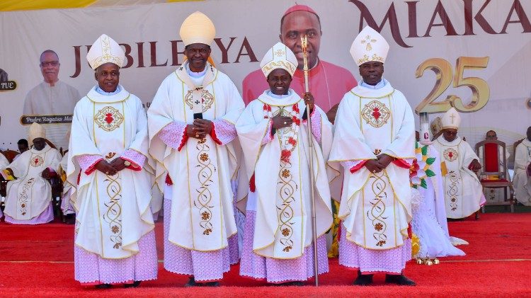 Kardinali Protase Rugambwa amewaalika waamini kuendelea kuwaombea