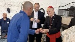Karidinal Zuppi besöker Ukraina