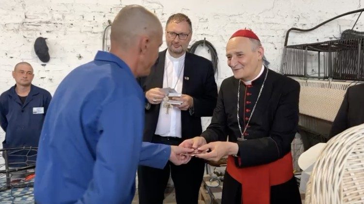 Karidinal Zuppi besöker Ukraina