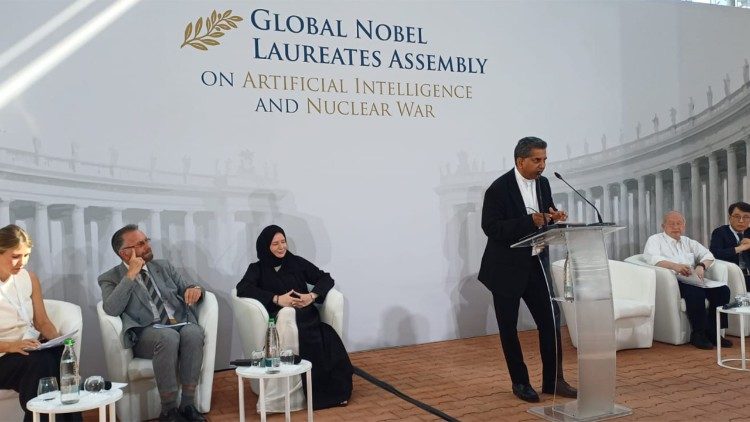 Um momento da intervenção de dom Indunil J. Kodithuwakku K., secretário do Dicastério para o Diálogo Inter-religioso