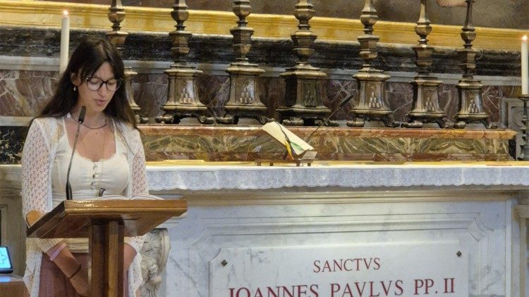 Klara odczytała pierwsze czytania podczas zwartkowej Mszy św.