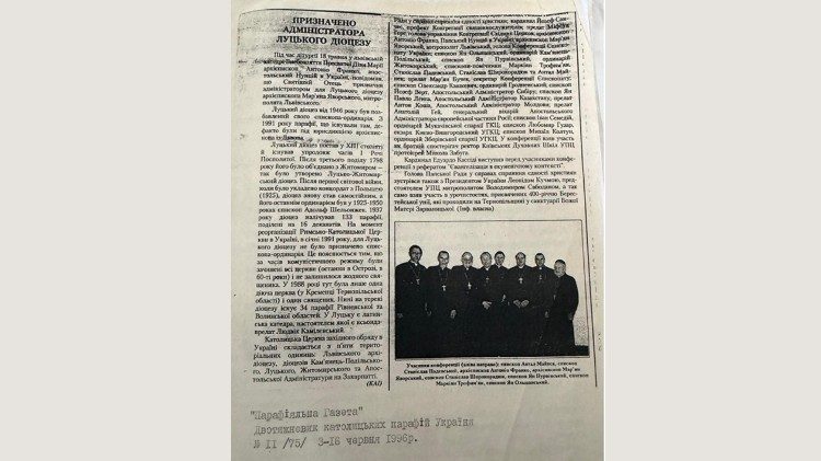 Сторінка "Парафіяльної газети" 1996 р. На фото Конференція єпископів РКЦ в Україні (Архів Луцької Дієцезії)