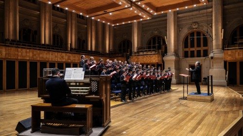 Coro do Papa se despede do Brasil levando a m&uacute;sica sacra do pa&iacute;s para o palco