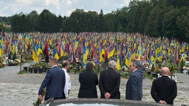 Zuppi nel Cimitero di Leopoli