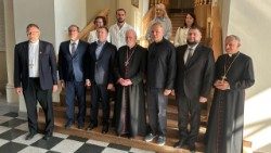Erzbischof Gallagher auf Mission in der Ukraine: Treffen mit Behördenvertretern in Lemberg