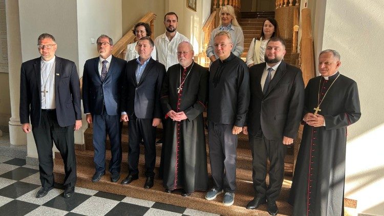 Erzbischof Gallagher auf Mission in der Ukraine: Treffen mit Behördenvertretern in Lemberg