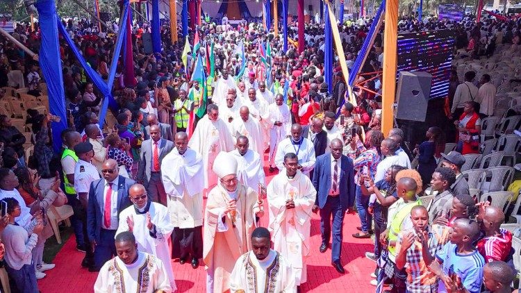 La processione per la Messa di apertura della plenaria dell’Associazione delle Conferenze episcopali dell’Africa Orientale (Amecea) a Nairobi, con il cardinal Czerny