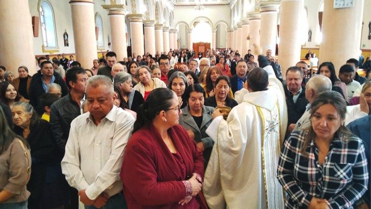 B&ecirc;n&ccedil;&atilde;o dos fi&eacute;is que acompanharam a Peregrina&ccedil;&atilde;o Eucar&iacute;stica no munic&iacute;pio de La Cruz (Col&ocirc;mbia)