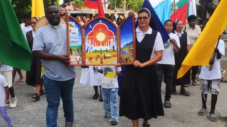 A comunidade do Porto de Tumaco (Col&ocirc;mbia) participa da Peregrina&ccedil;&atilde;o Eucar&iacute;stica