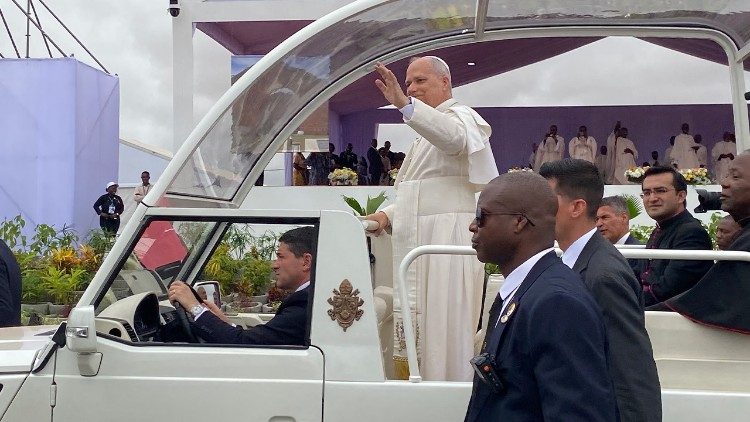Papa Le&atilde;o encontraa Igreja em Angola: cl&eacute;rigos, religiosos e leigos, desejos de reavivar a esperan&ccedil;a perdida ...