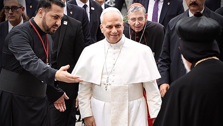 Der syrisch-orthodoxe Diakon Josef Önder (links) bereitete für seine Kirche den Besuch von Papst Leo XIV. in Istanbul vor. Der Papst wird Önder am 24.8.2026 bei einer Audienz empfangen.