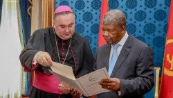 Núncio Apostólico em Angola, Dom Kryspin Dubiel, apresenta mensagem do Papa Leão XIV ao Presidente João Lourenço