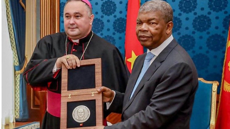 N&uacute;ncio D. Kryspin Dubiel com o Presidente Jo&atilde;o Louren&ccedil;o