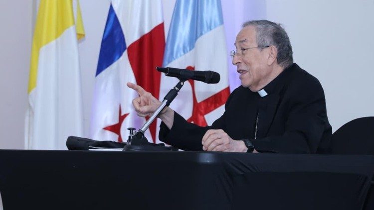 Cardeal Oscar Rodríguez Maradiaga no fórum sobre a Magnifica Humanitas, no Panamá