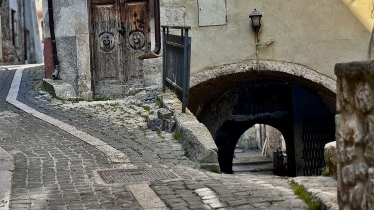 Vicolo Calascio. Foto via Comune di Calascio.